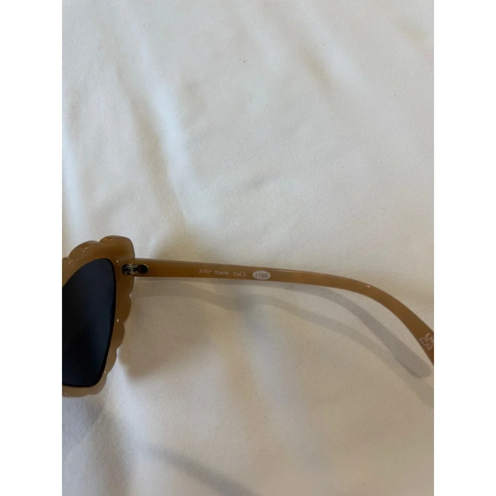 Betsey Johnson Leopard Print Heart Sunglasses Scalloped Edge Brown Tan